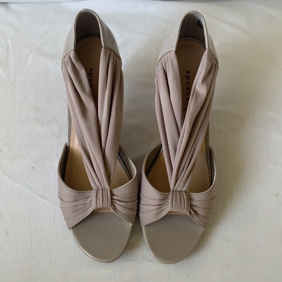 Apostrophe Taupe Peep Toe Pumps 8M - Picture 7 of 13